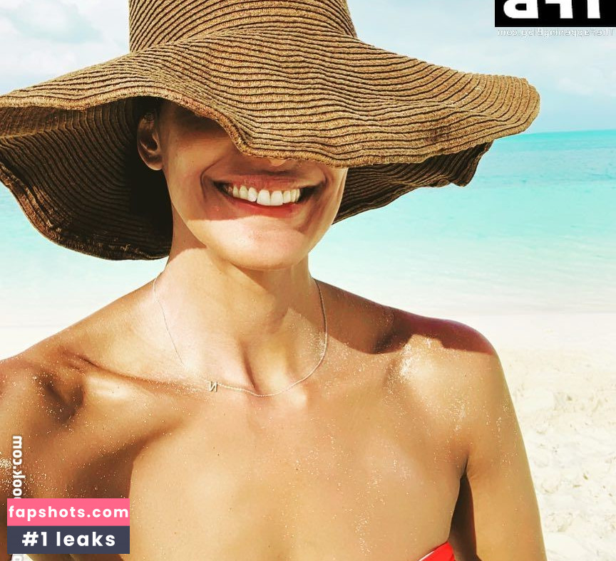 Ella Thomas gallery photo #2