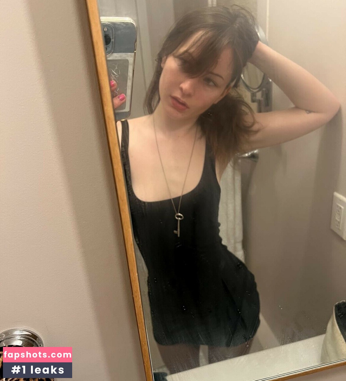 Ella Woolsey gallery photo #3