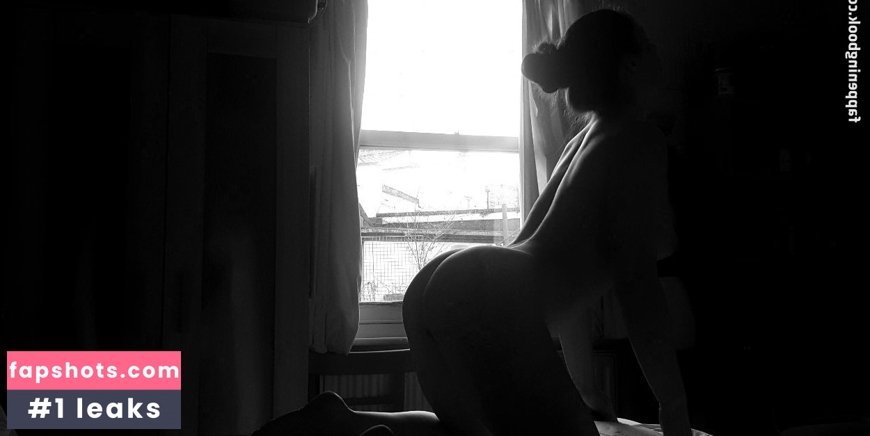 Elle Beth gallery photo #2