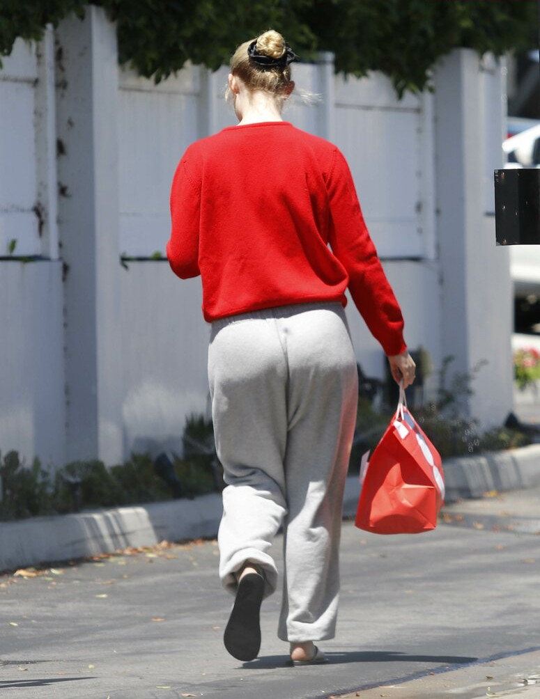 elle-fanning gallery photo #1050