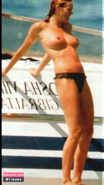 Elle Macpherson gallery photo #62