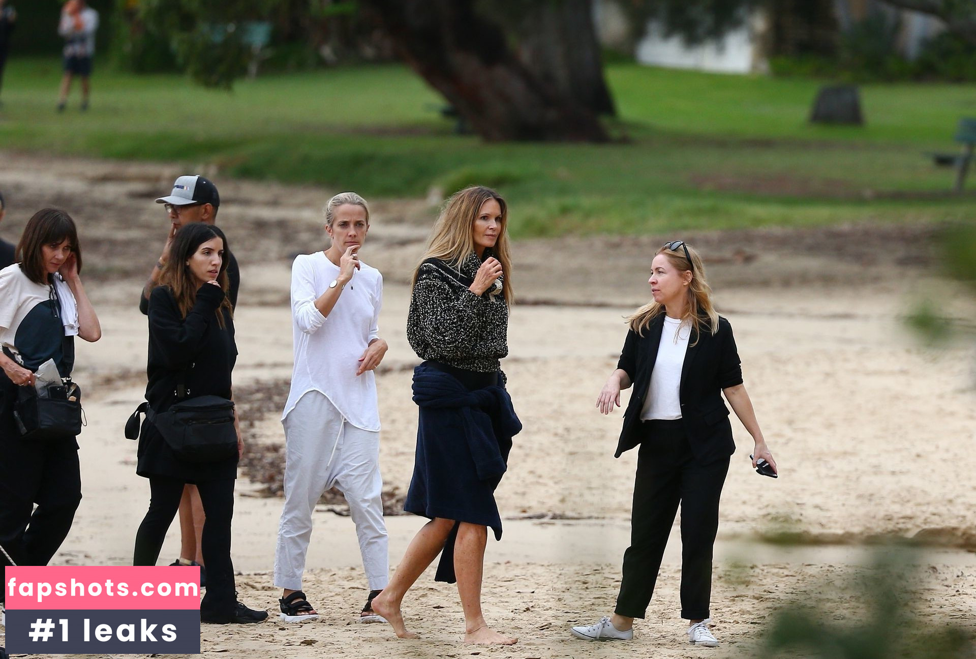 Elle Macpherson gallery photo #77