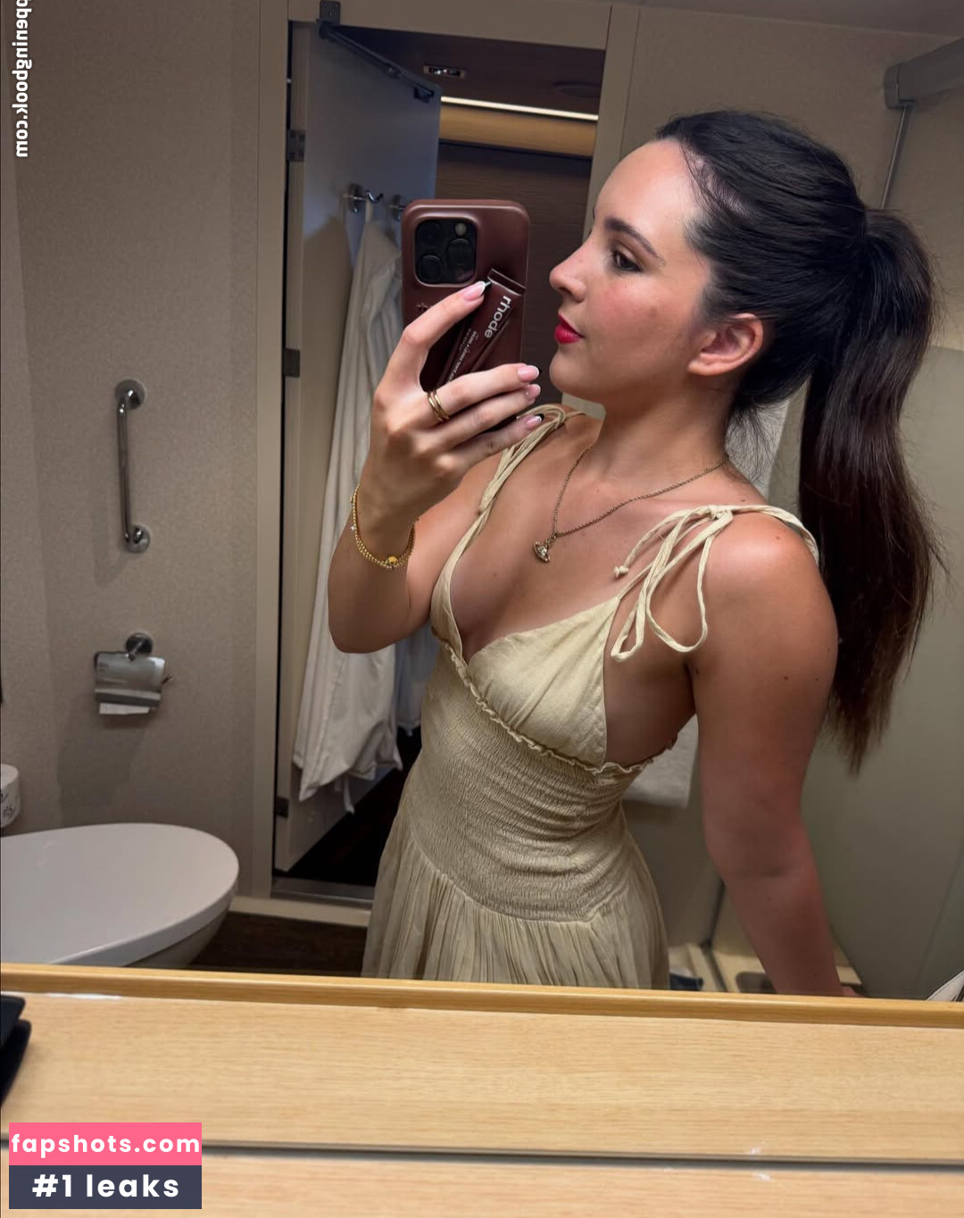 Elle Mulvaney gallery photo #2