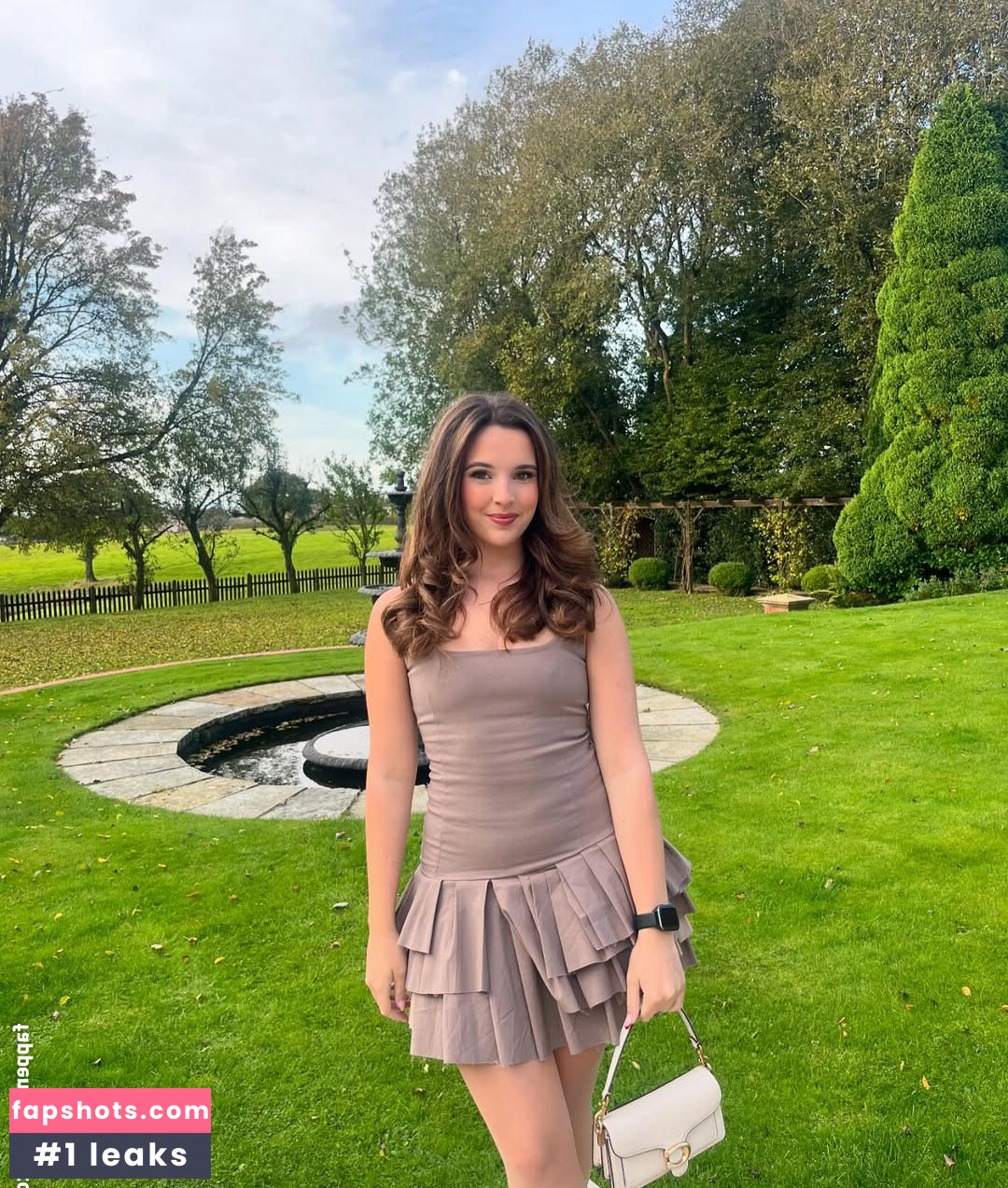 Elle Mulvaney gallery photo #17