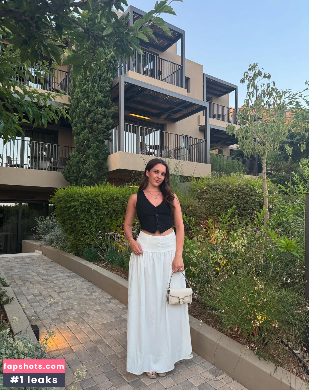 Elle Mulvaney gallery photo #22