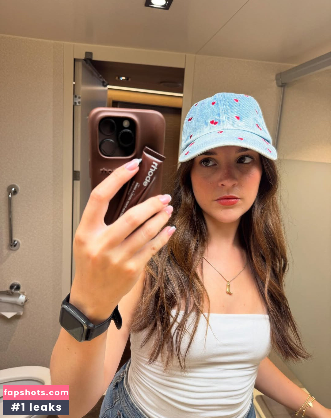 Elle Mulvaney gallery photo #5