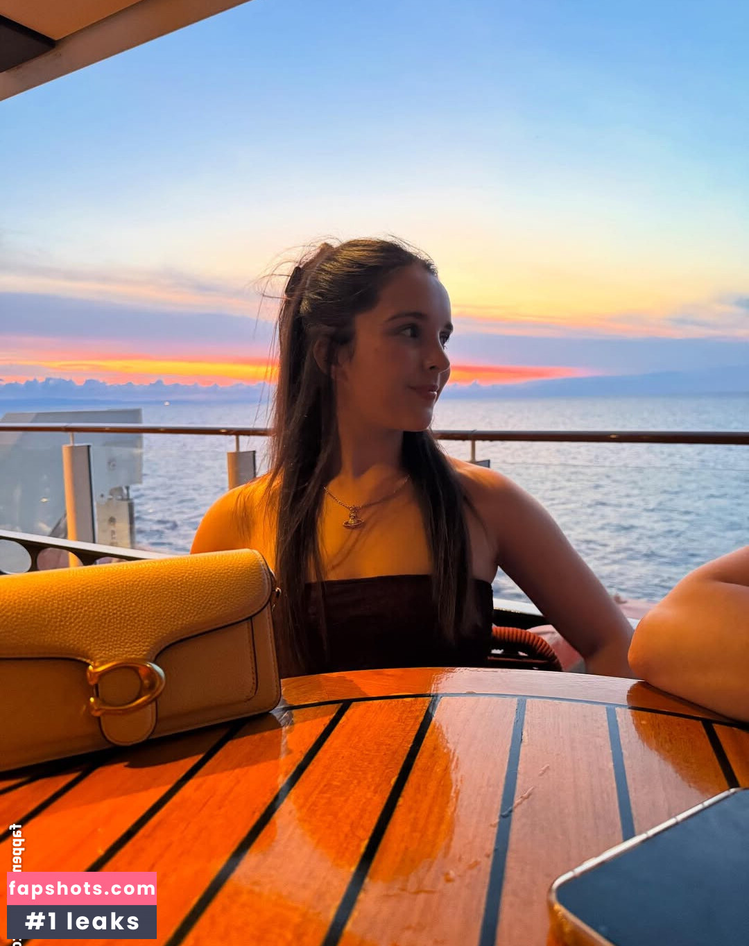 Elle Mulvaney gallery photo #8