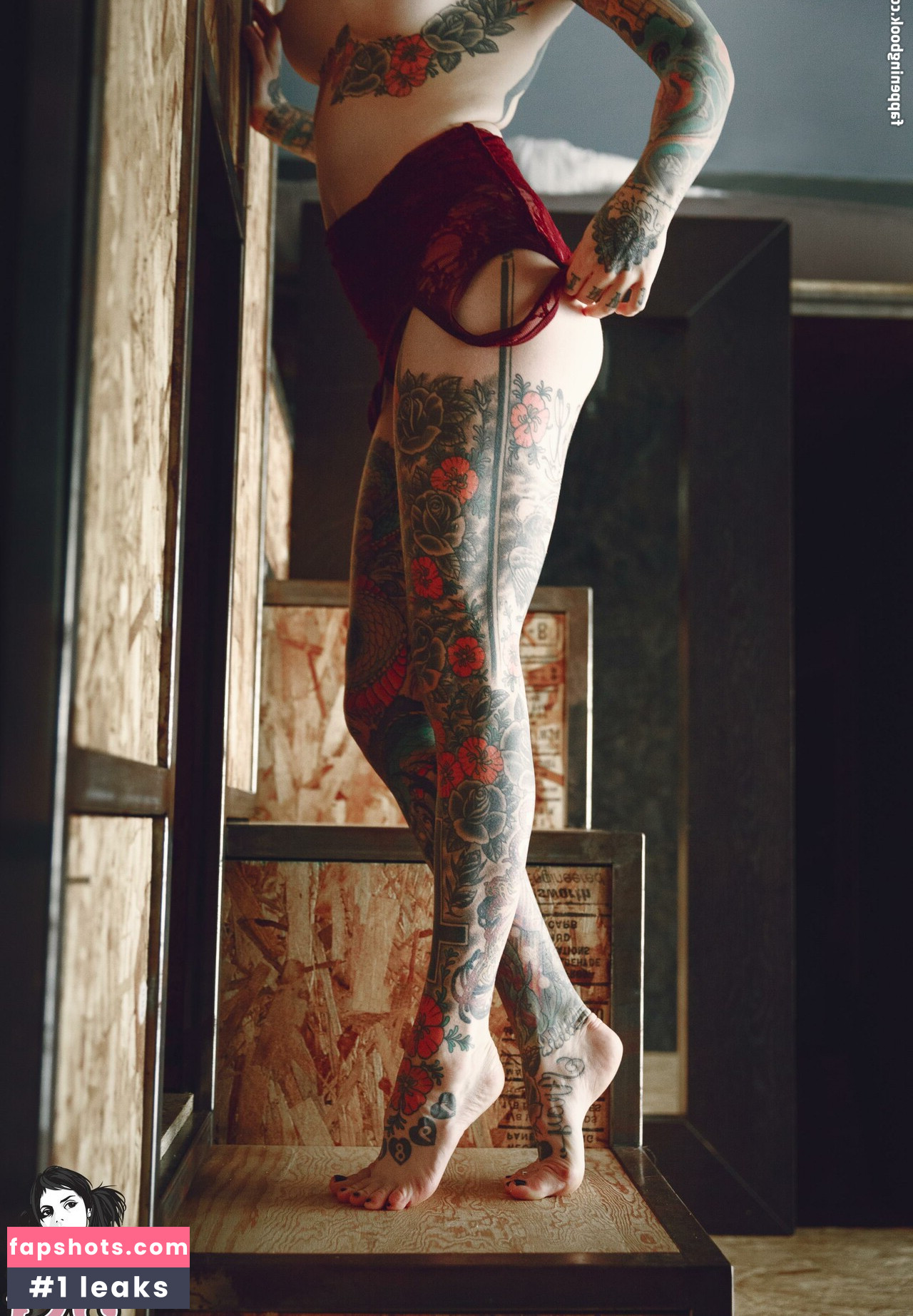 Elle Stranger gallery photo #23