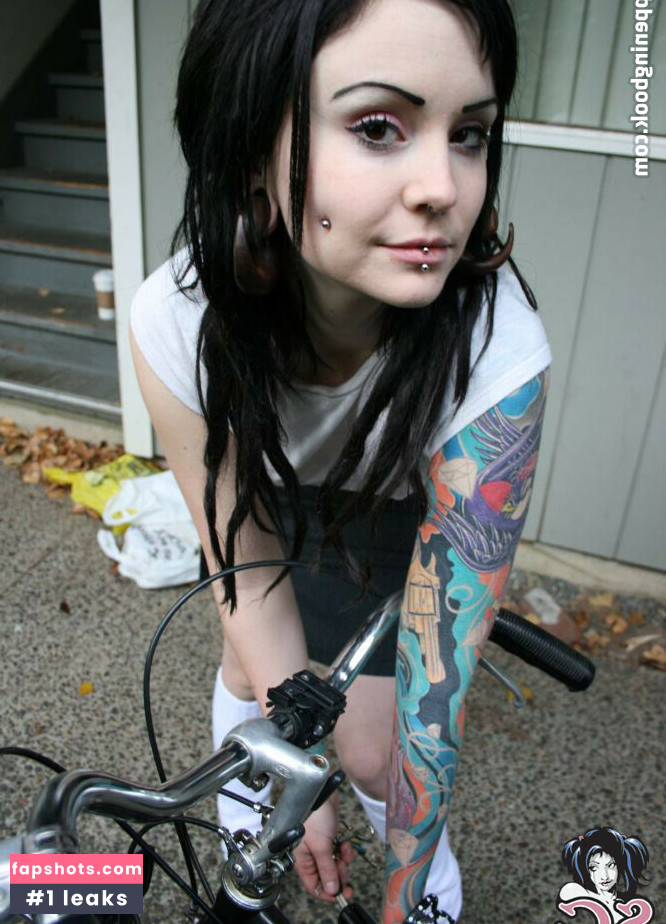 Elle Stranger gallery photo #39