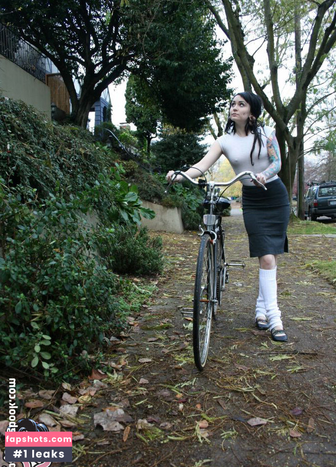 Elle Stranger gallery photo #40