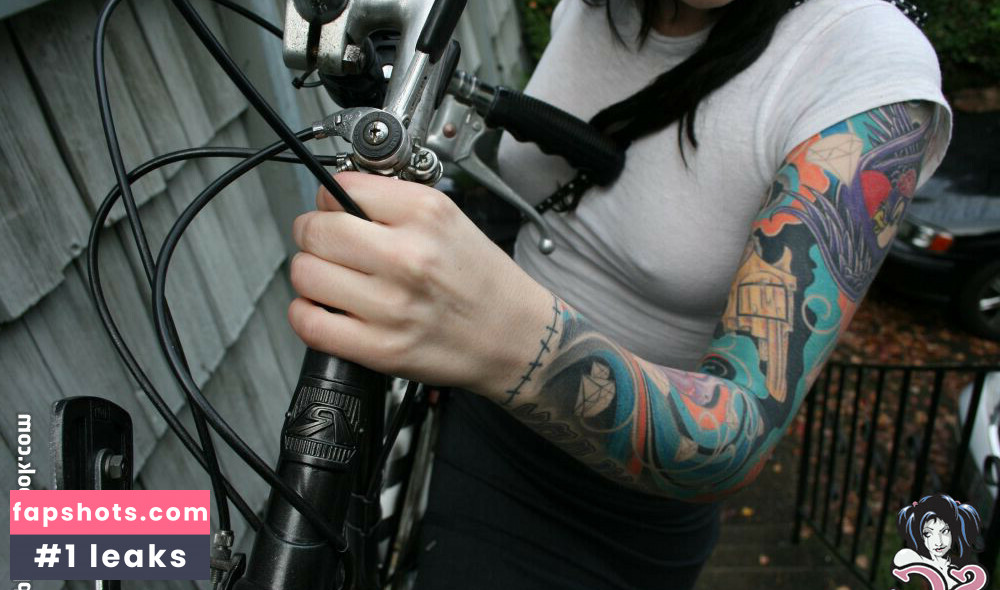 Elle Stranger gallery photo #41