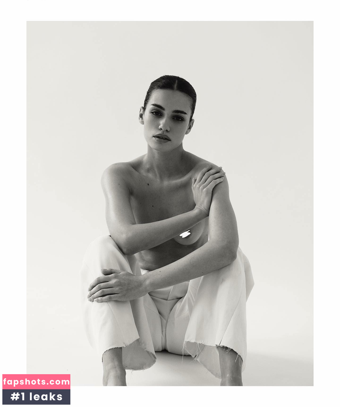 Elle Trowbridge nude babe gallery