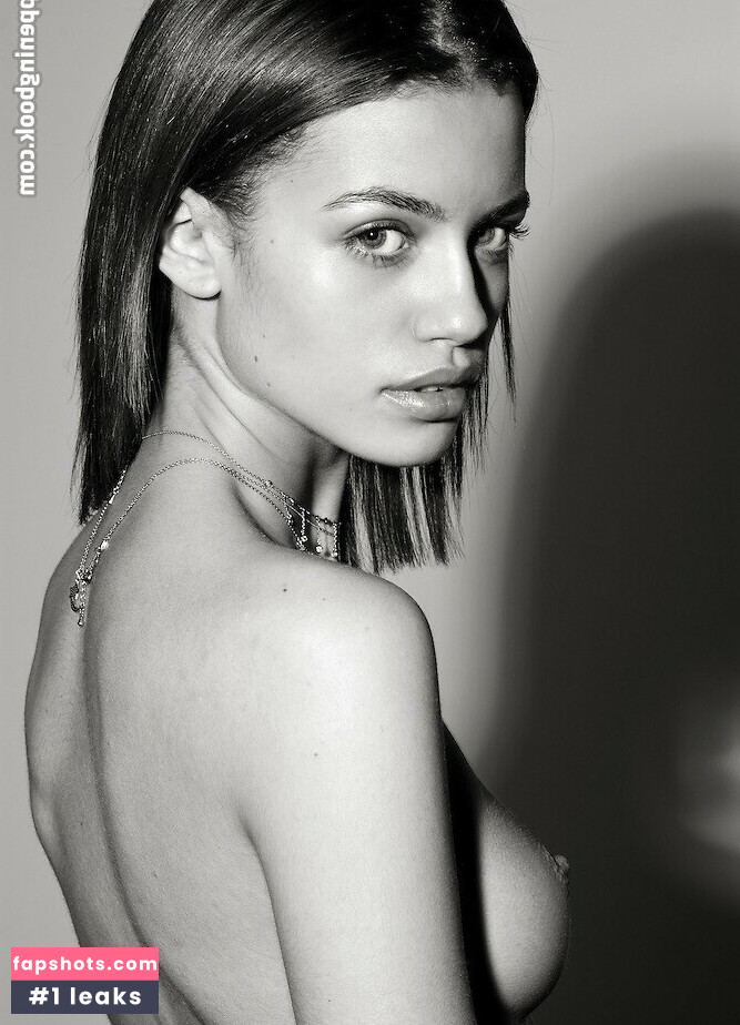 Elle Trowbridge gallery photo #21