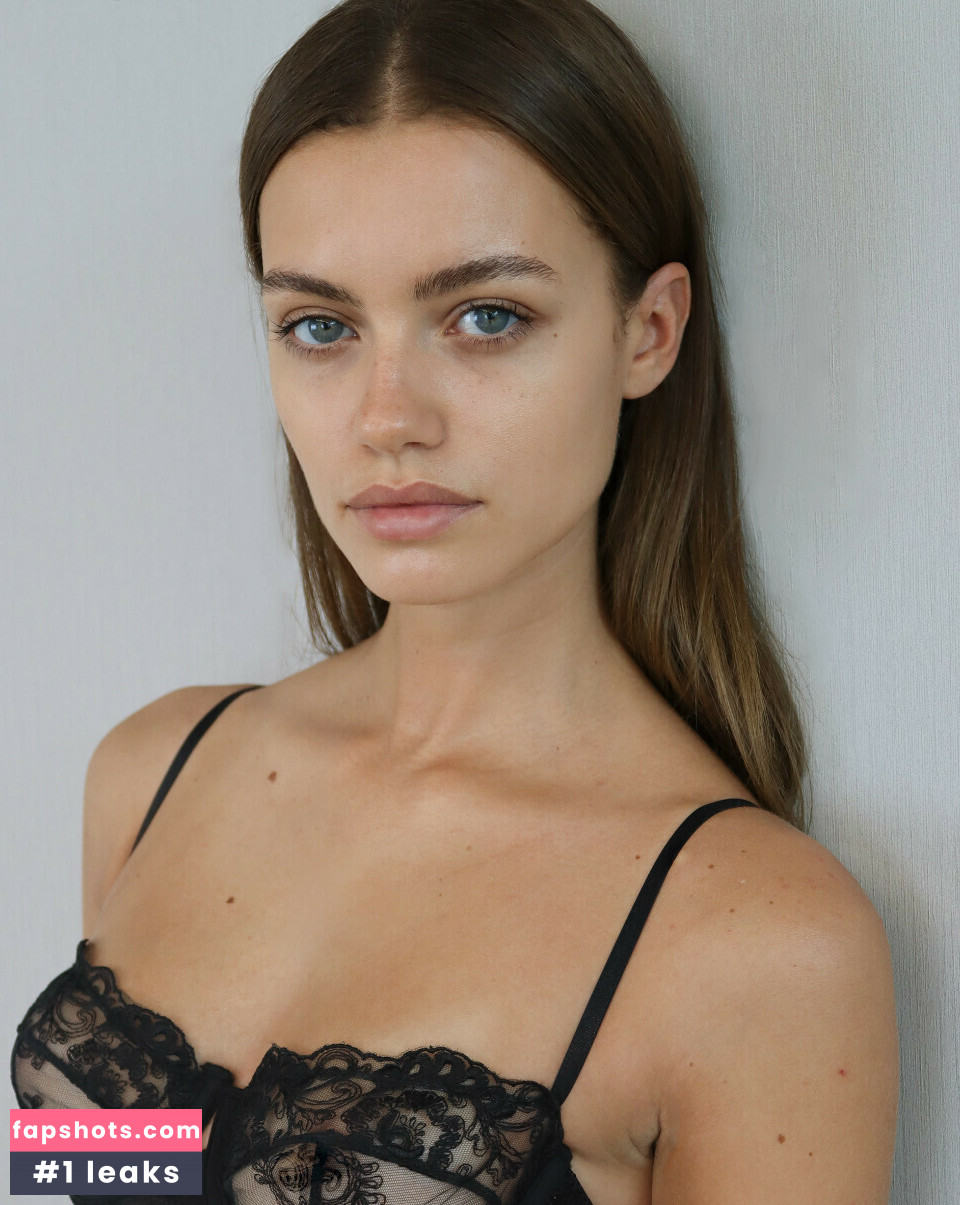 Elle Trowbridge gallery photo #4