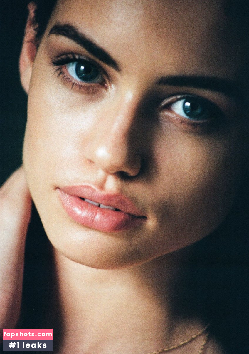 Elle Trowbridge gallery photo #39