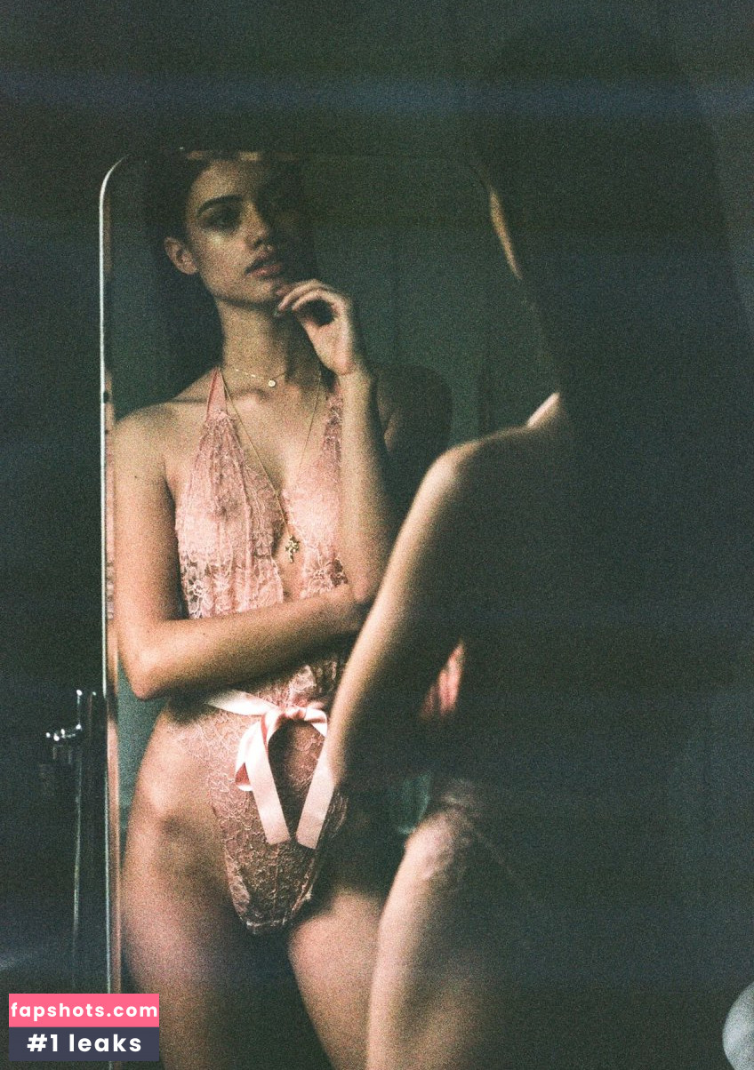 Elle Trowbridge gallery photo #47