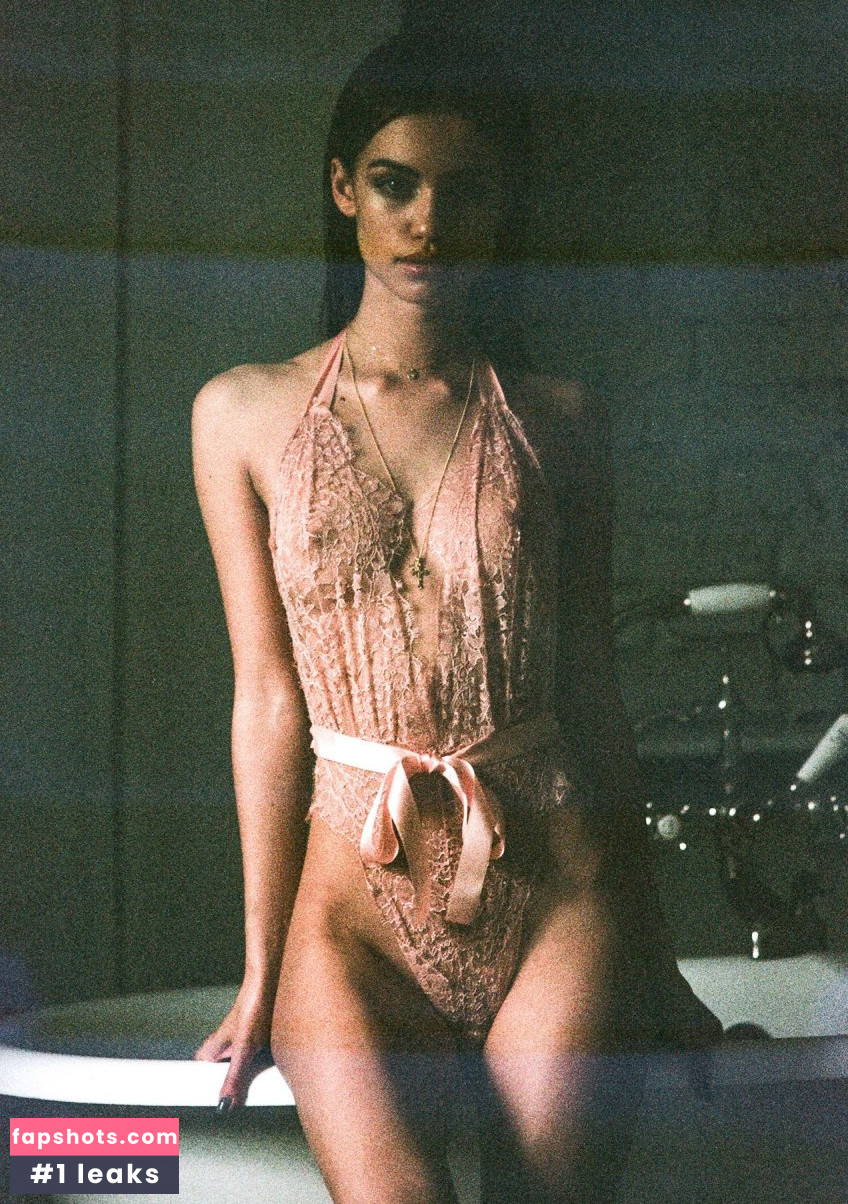 Elle Trowbridge gallery photo #60