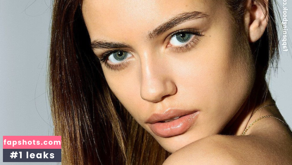 Elle Trowbridge gallery photo #63