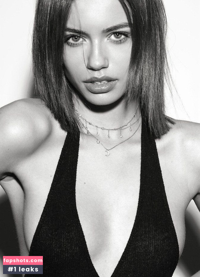 Elle Trowbridge gallery photo #65