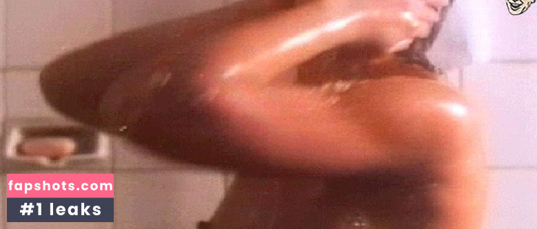 Ellen Chan gallery photo #13