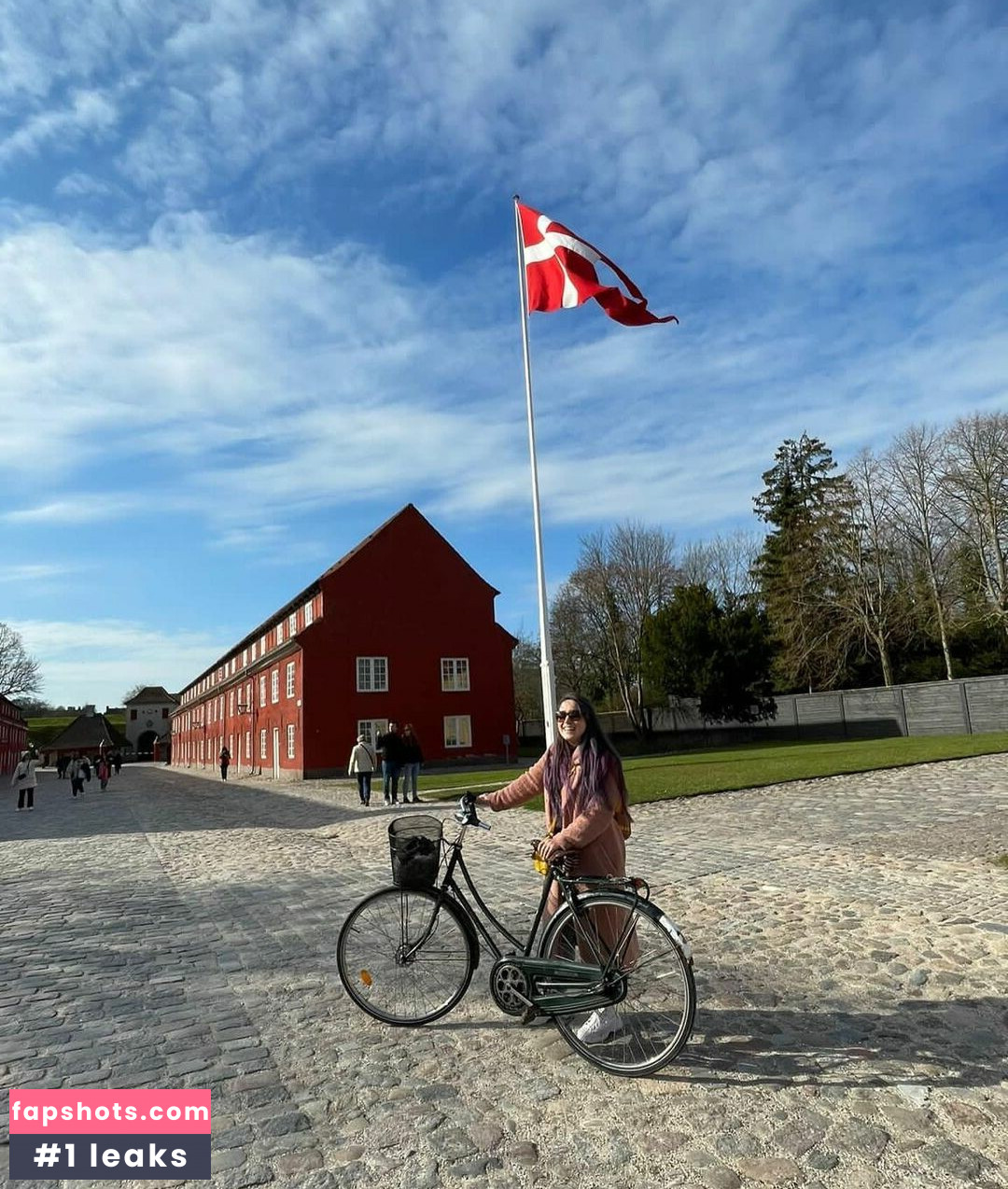 Ellen Rose gallery photo #23