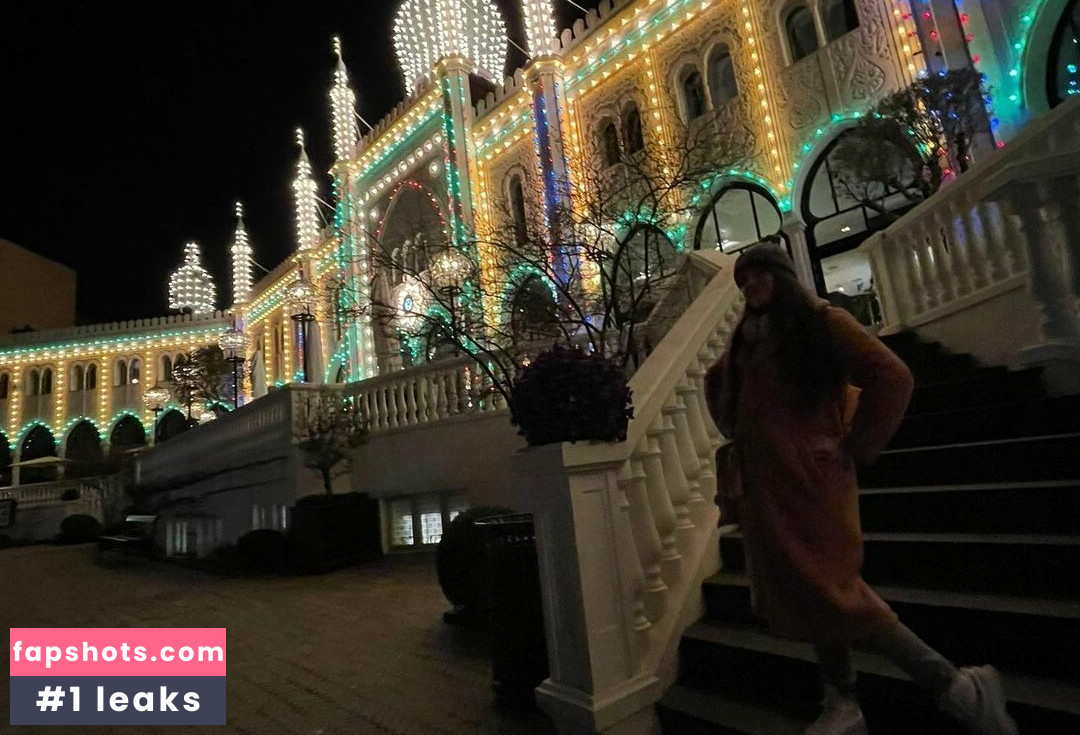 Ellen Rose gallery photo #26