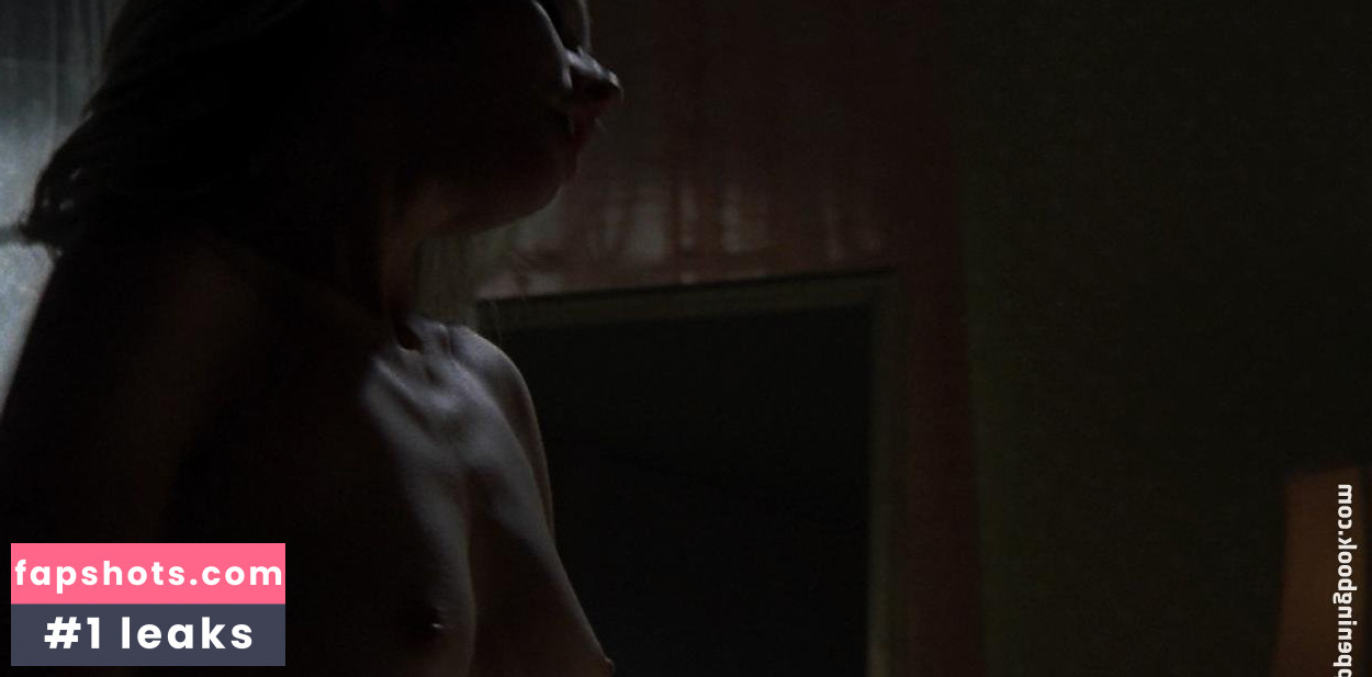 Ellen Woglom gallery photo #16