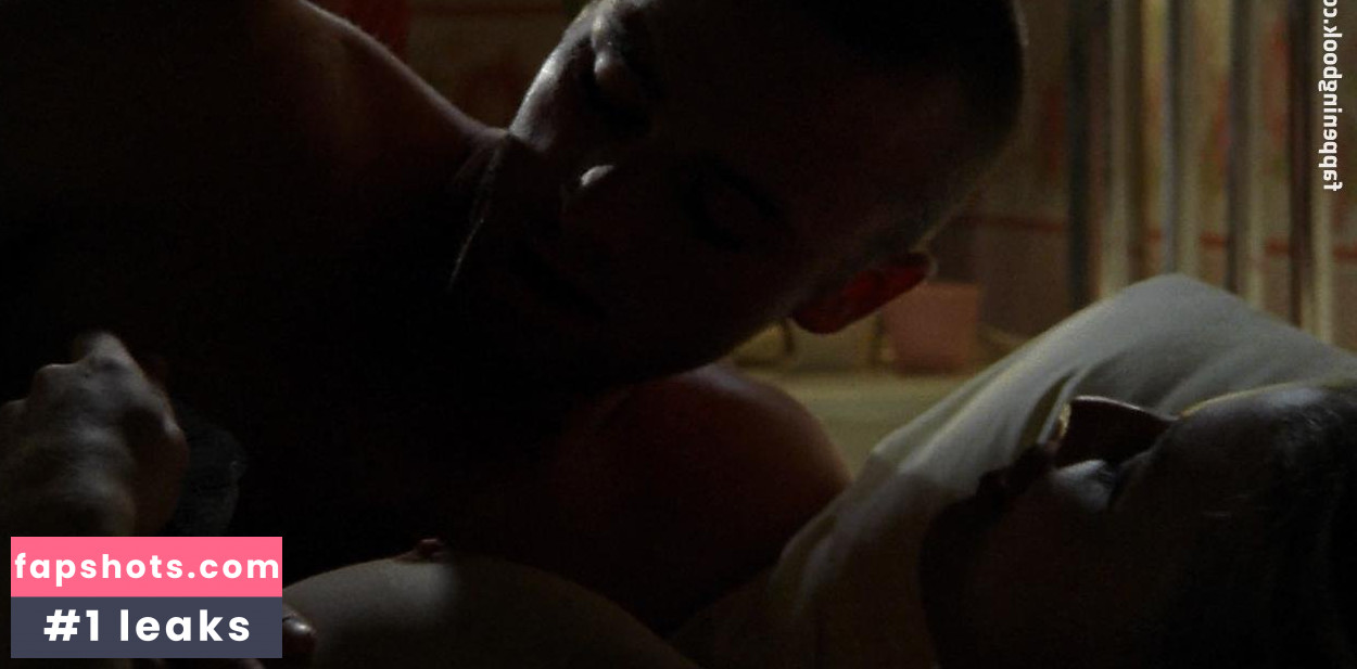 Ellen Woglom gallery photo #8