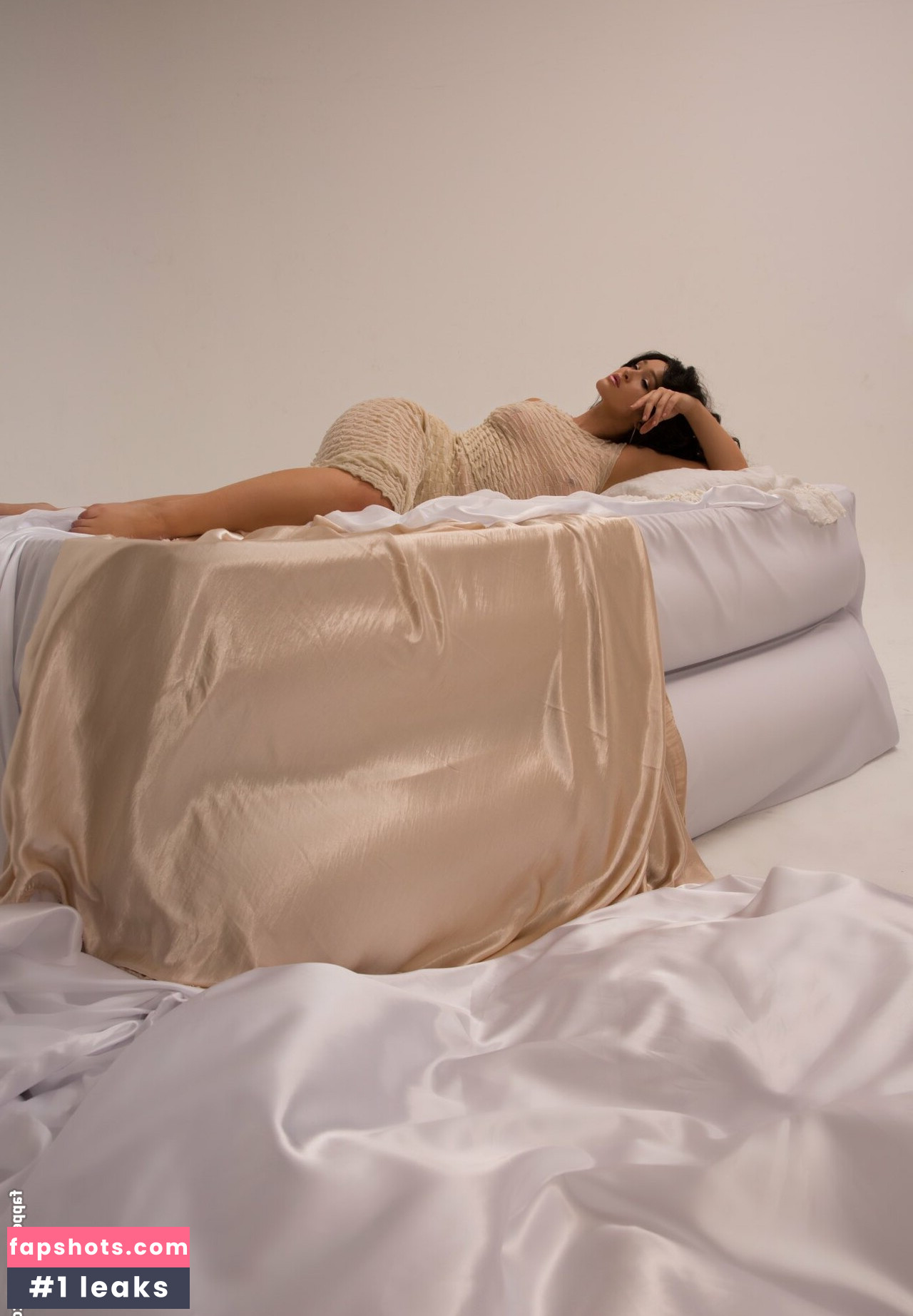 Elley Duhé gallery photo #22