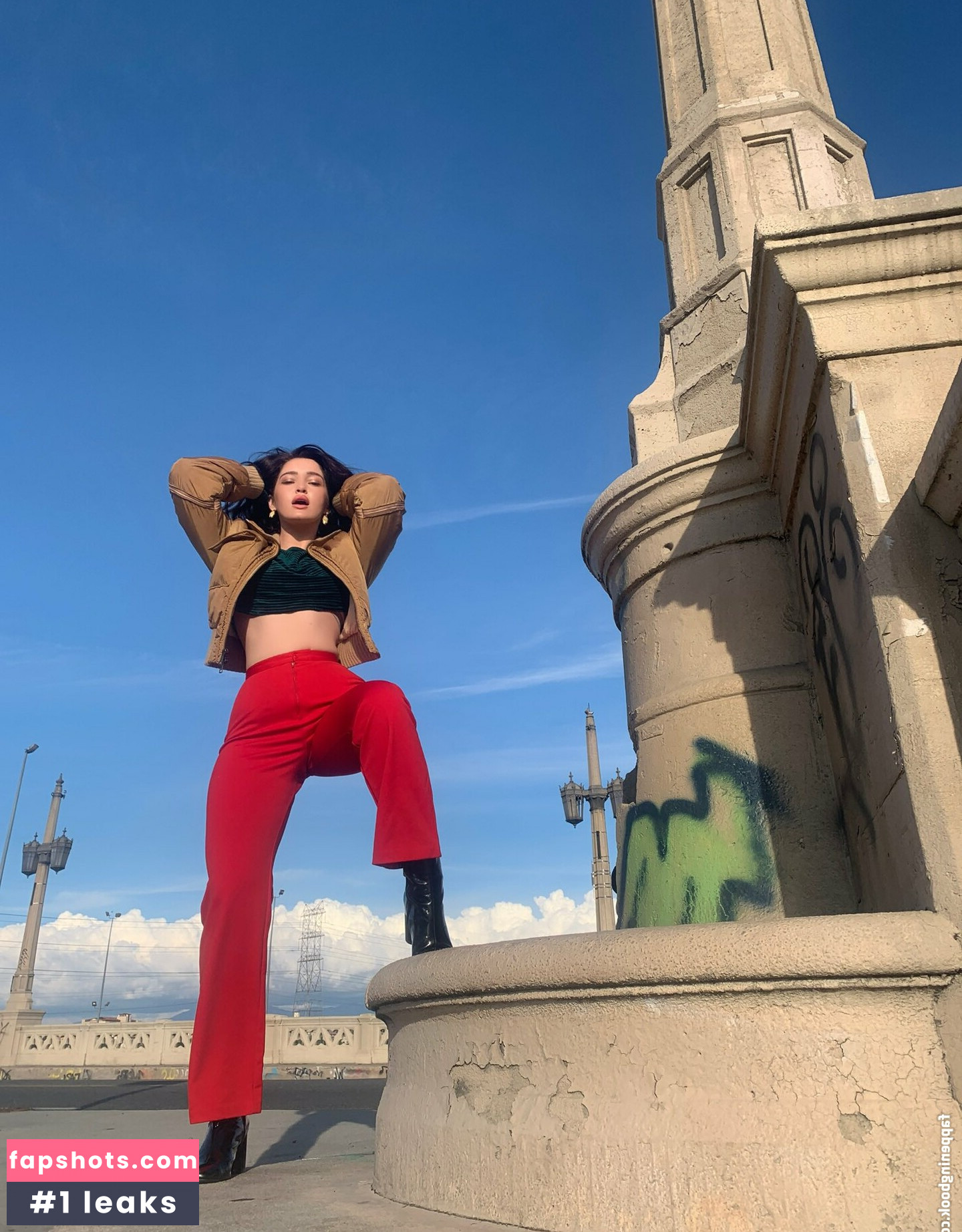 Elley Duhé gallery photo #10