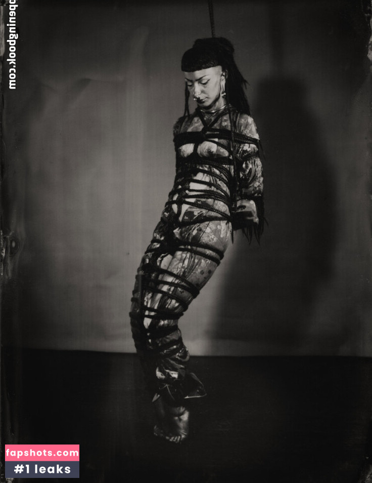 Elli Disasterpiece nude babe gallery