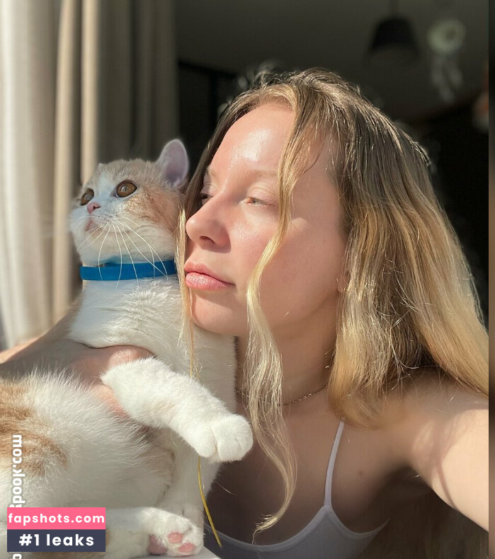 elli_elli gallery photo #31