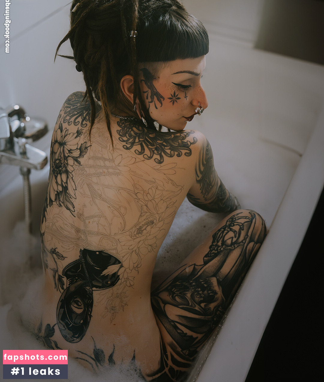 ElliDings666 gallery photo #26