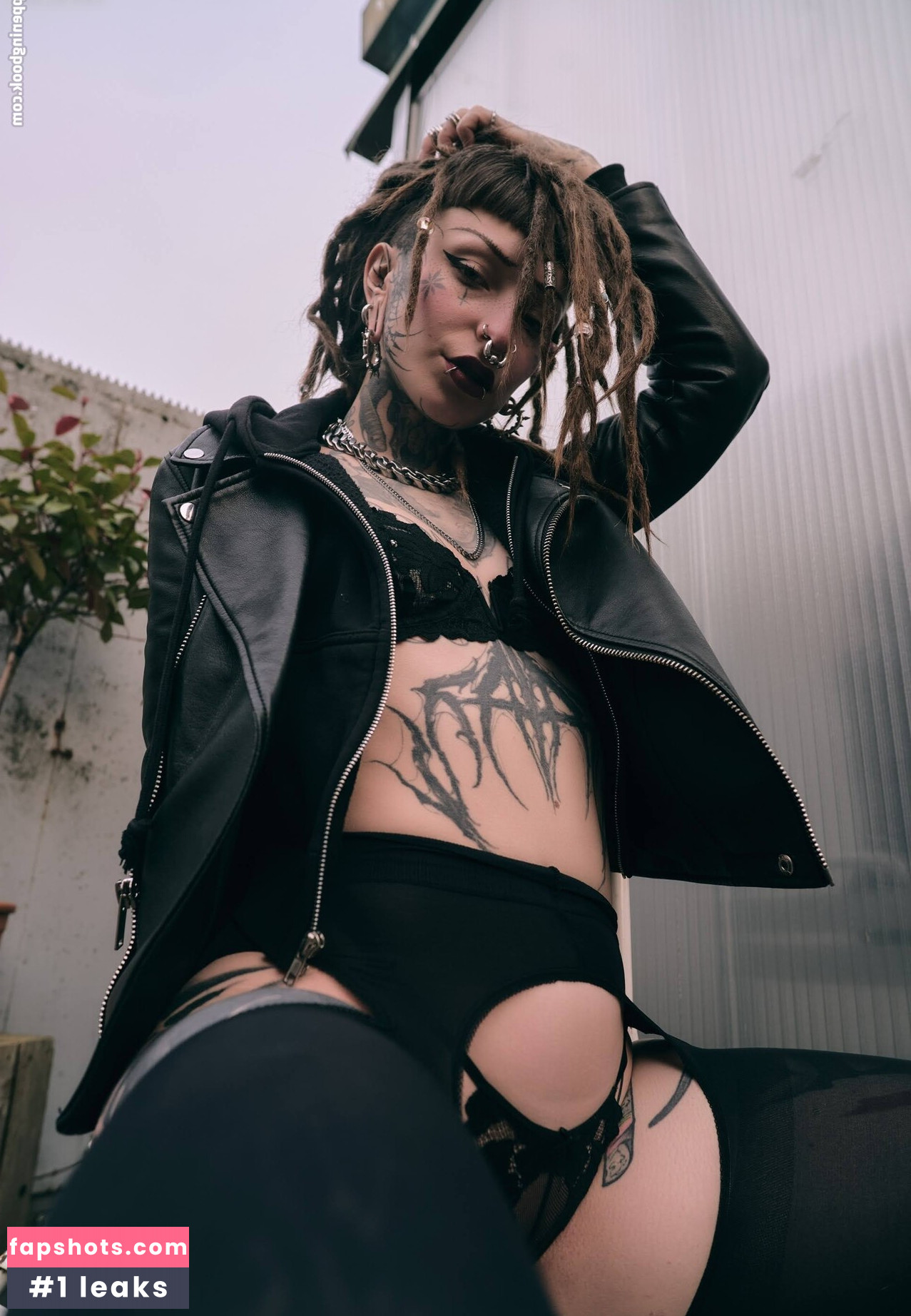 ElliDings666 nude babe gallery