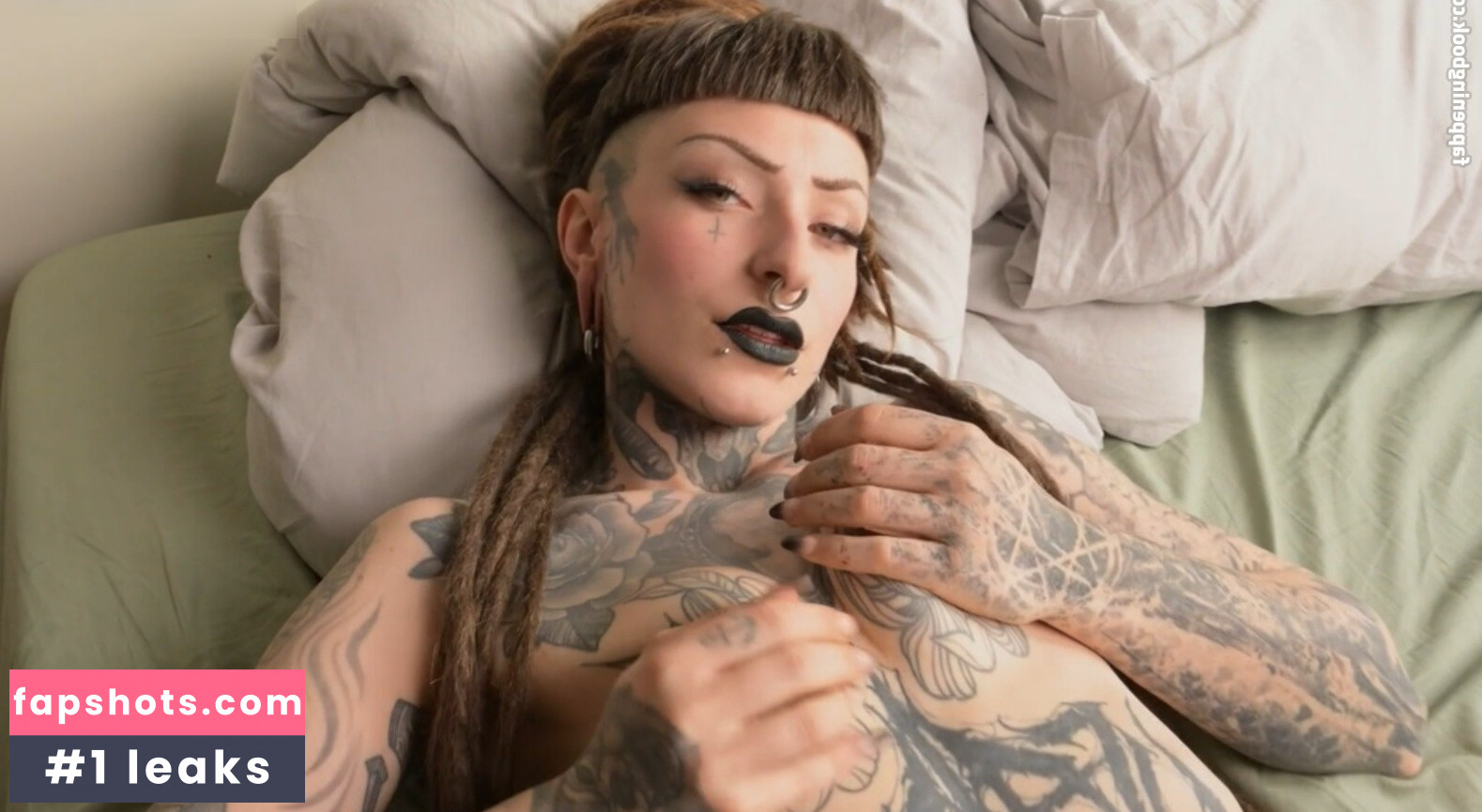 ElliDings666 gallery photo #31