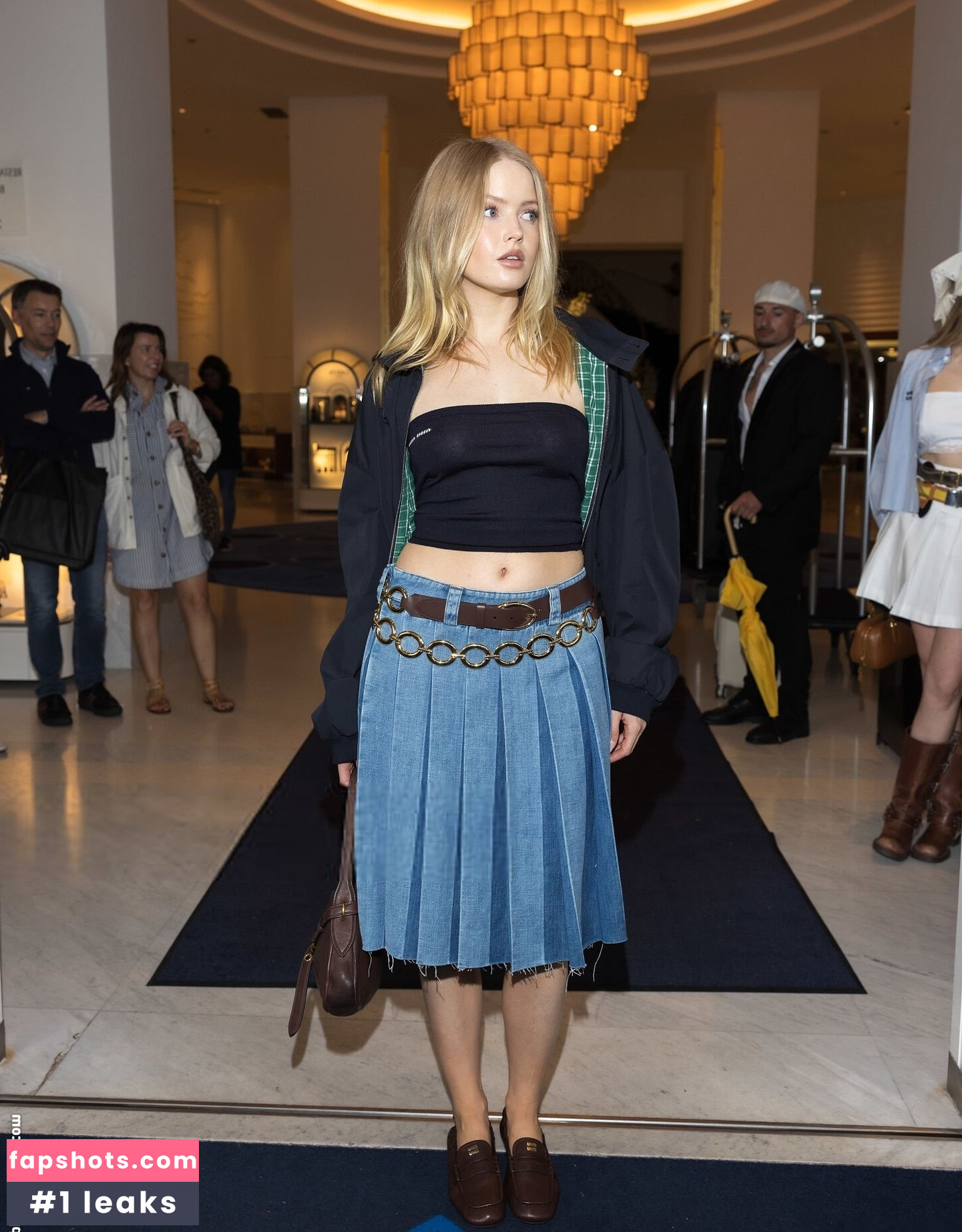 Ellie Bamber gallery photo #15