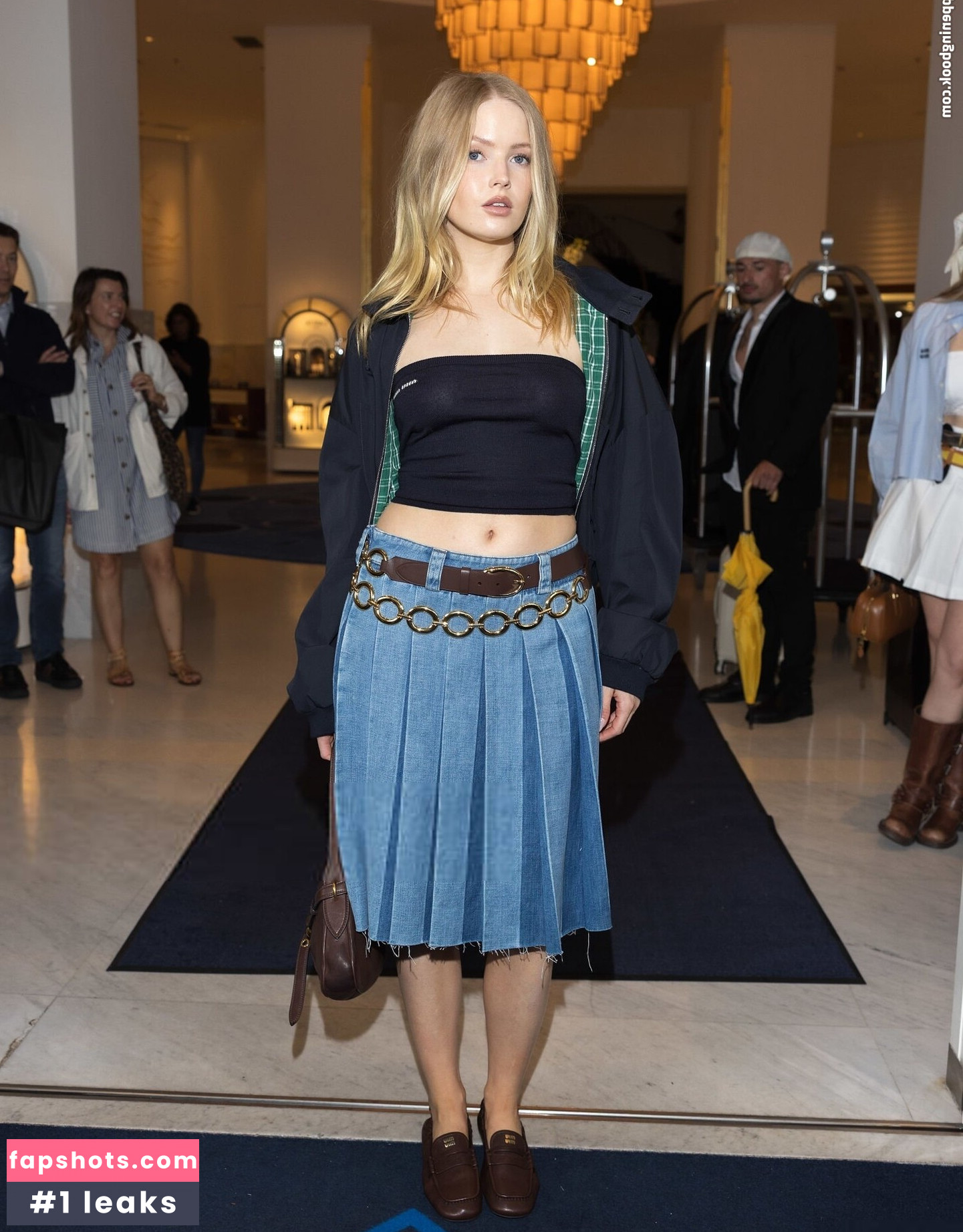 Ellie Bamber gallery photo #17