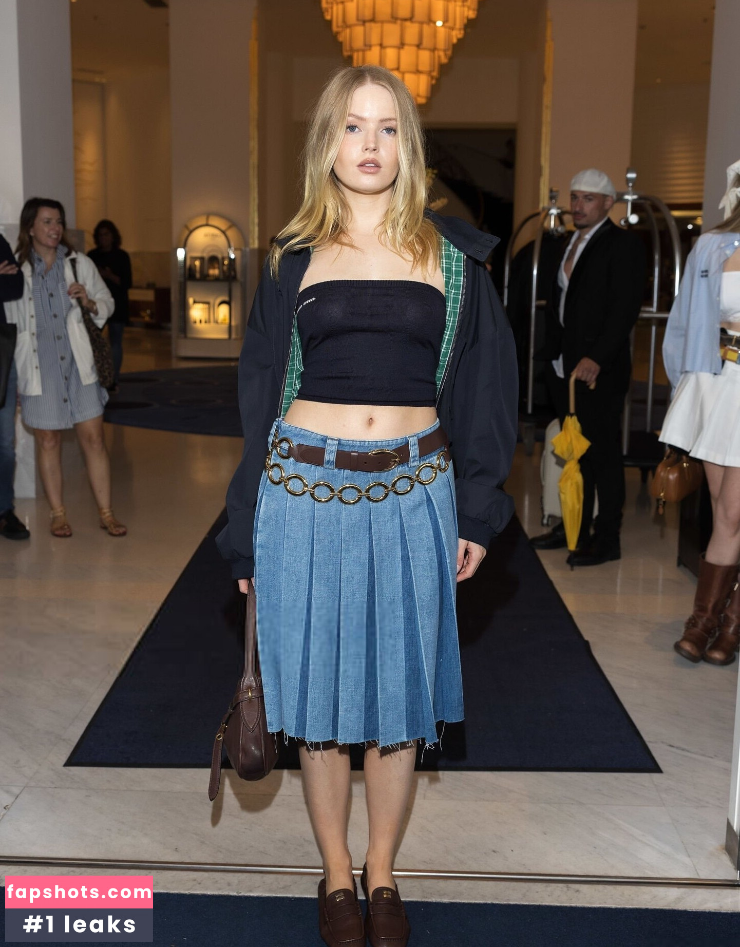 Ellie Bamber gallery photo #25