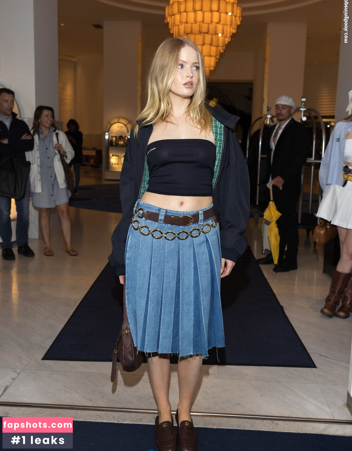 Ellie Bamber gallery photo #32