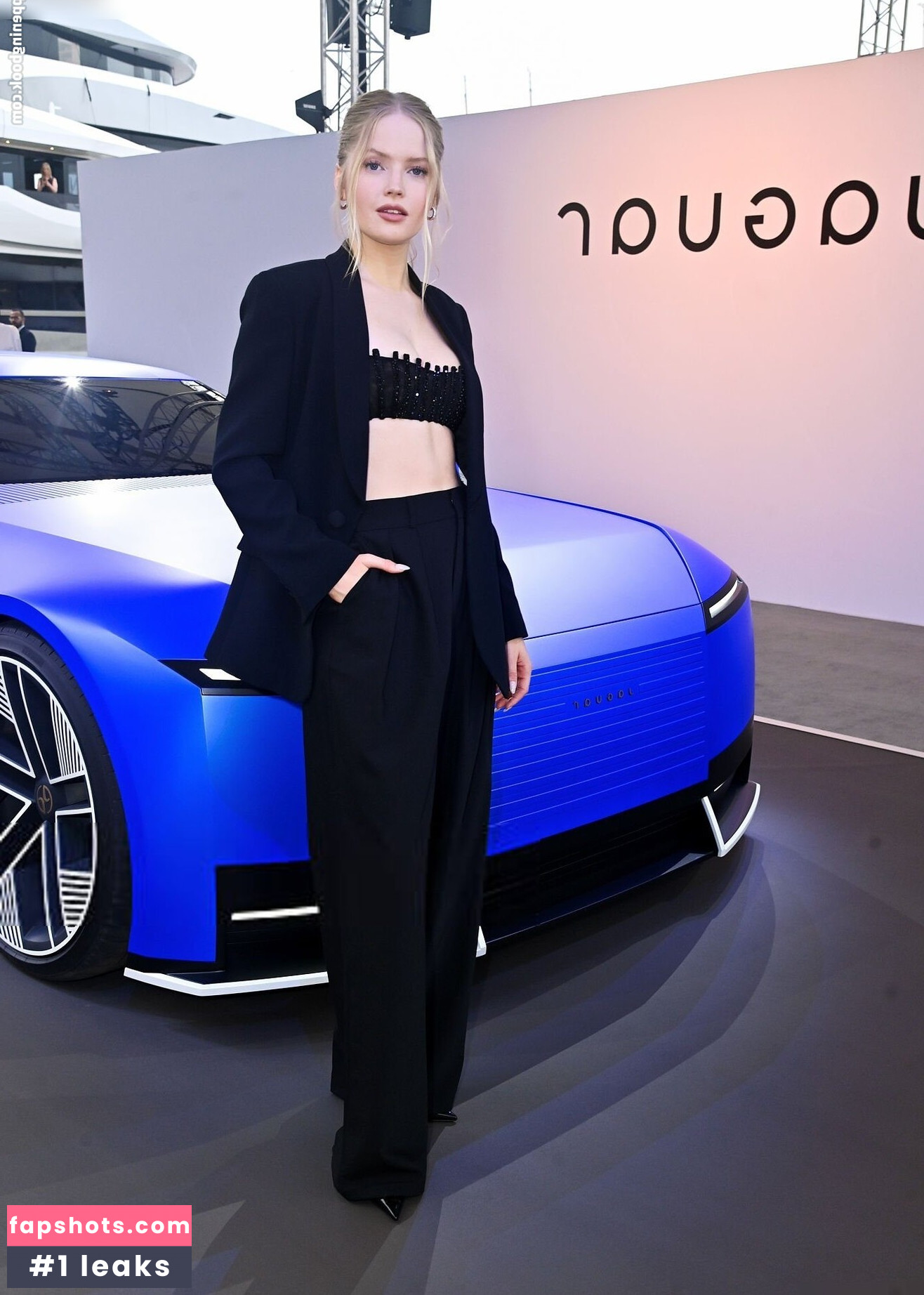 Ellie Bamber gallery photo #34