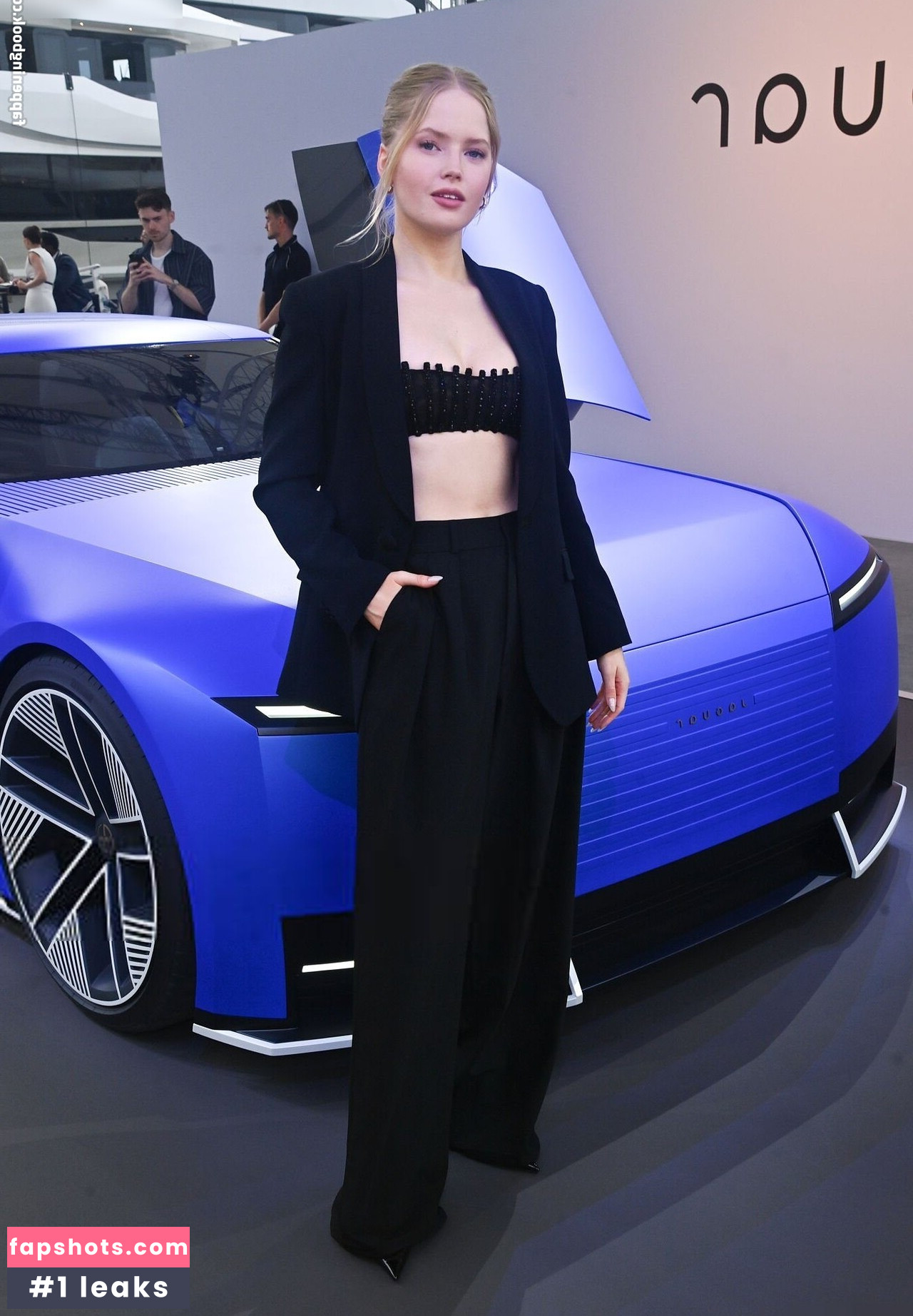 Ellie Bamber gallery photo #36