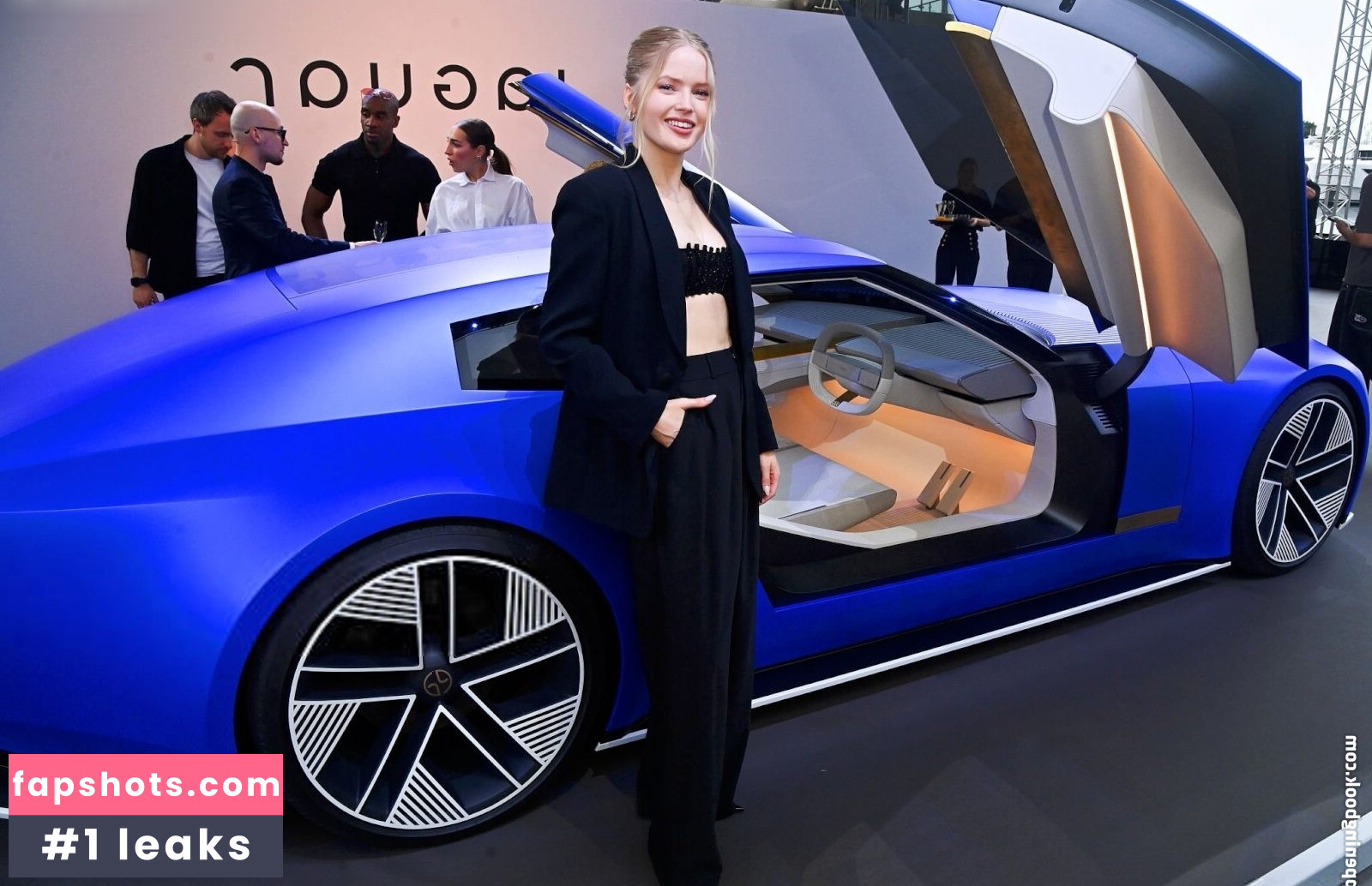 Ellie Bamber gallery photo #41