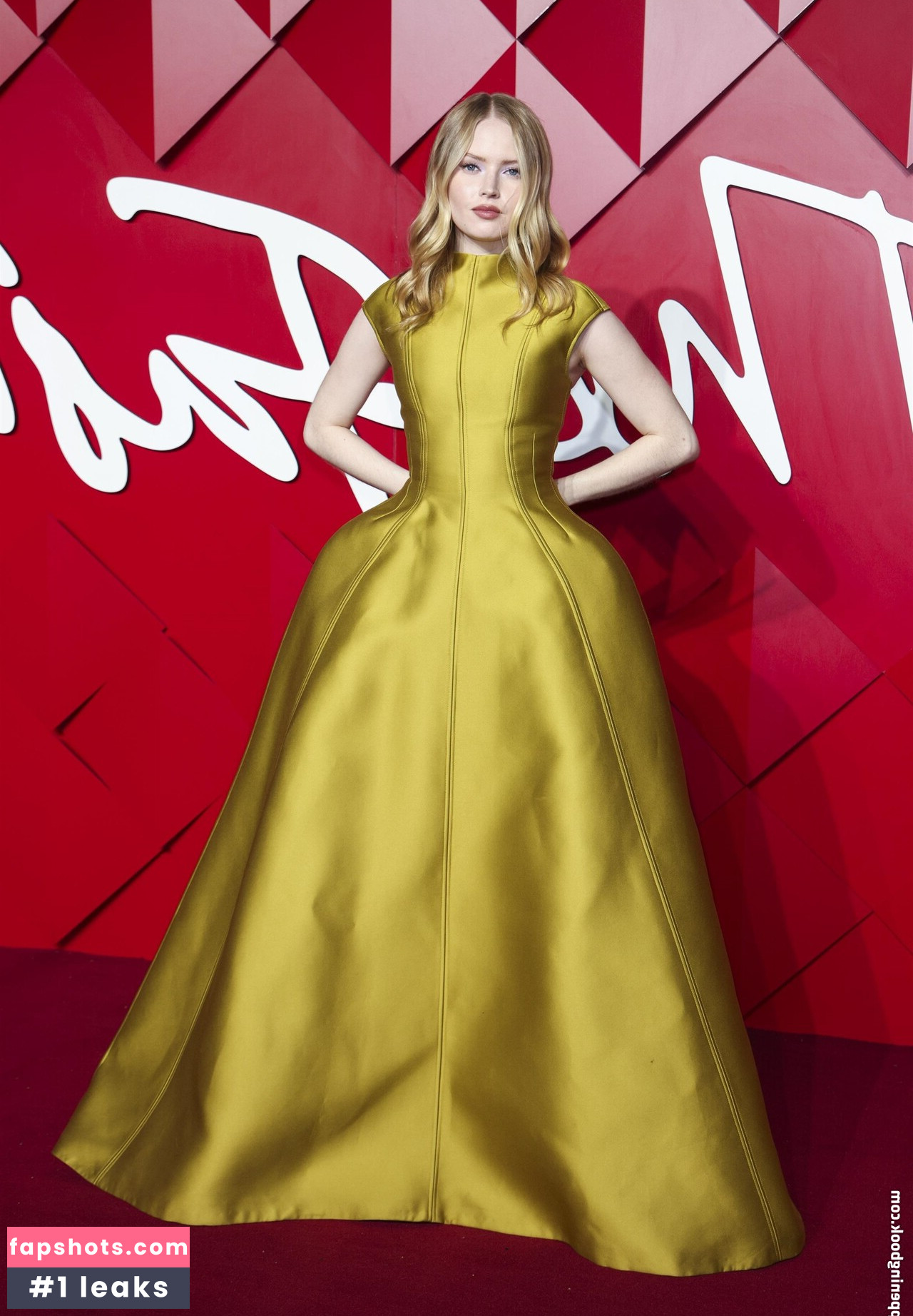 Ellie Bamber gallery photo #82