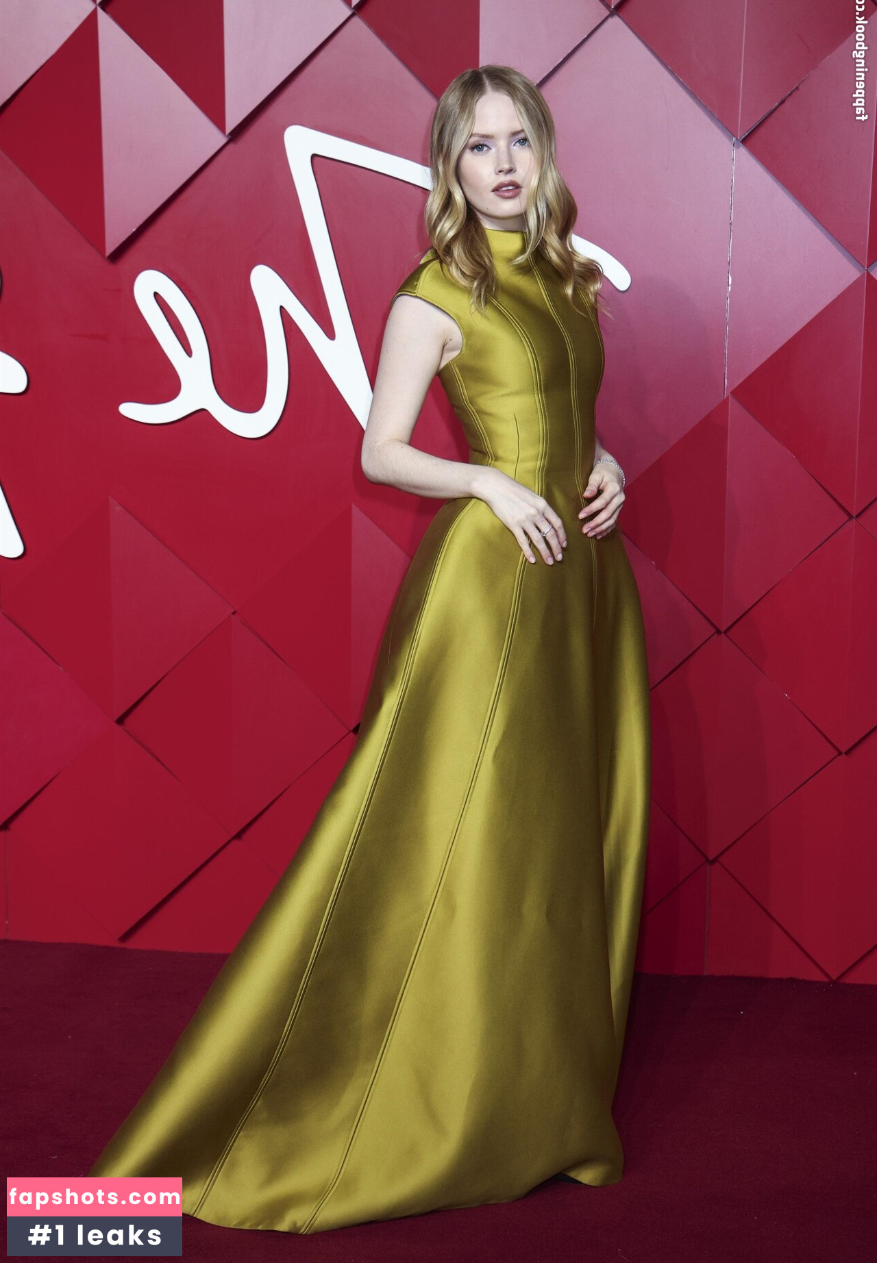 Ellie Bamber gallery photo #87