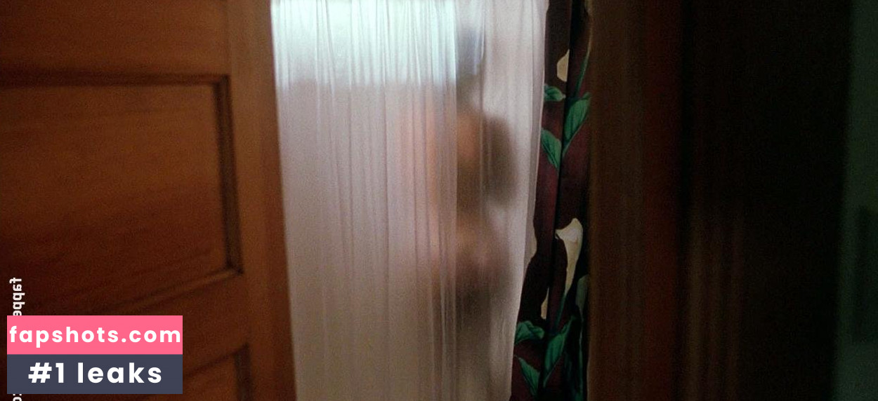 Ellie Cornell nude babe gallery