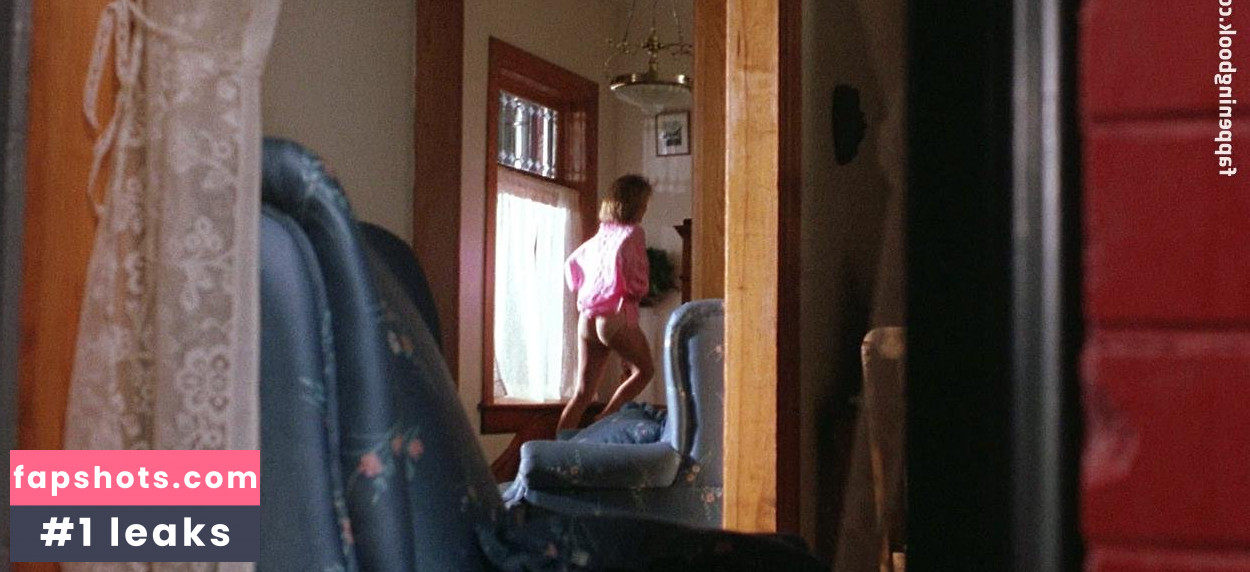 Ellie Cornell gallery photo #7