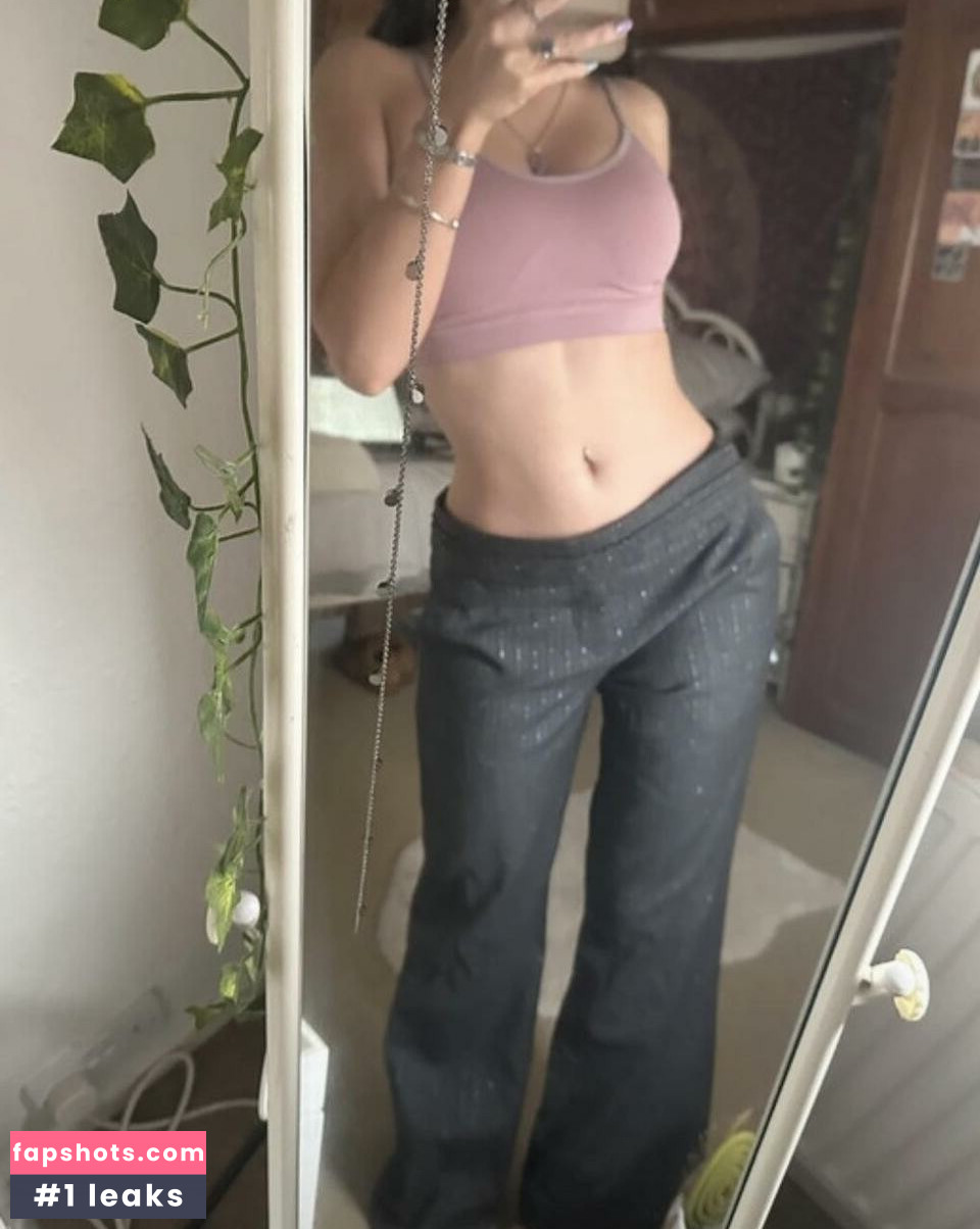 Ellie Done gallery photo #16