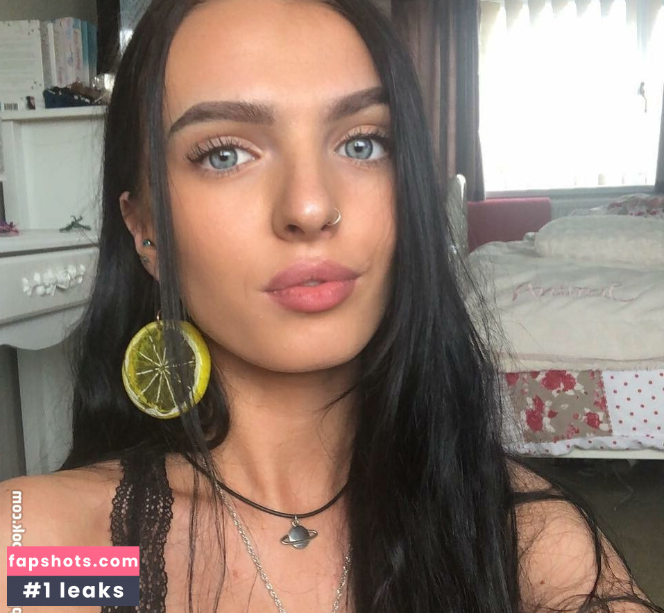 Ellie Done gallery photo #4