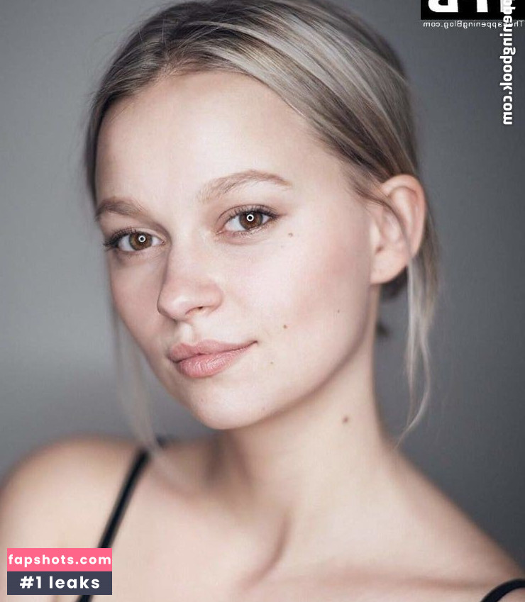 Ellie Duckles gallery photo #3