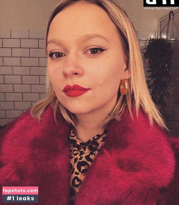 Ellie Duckles gallery photo #4